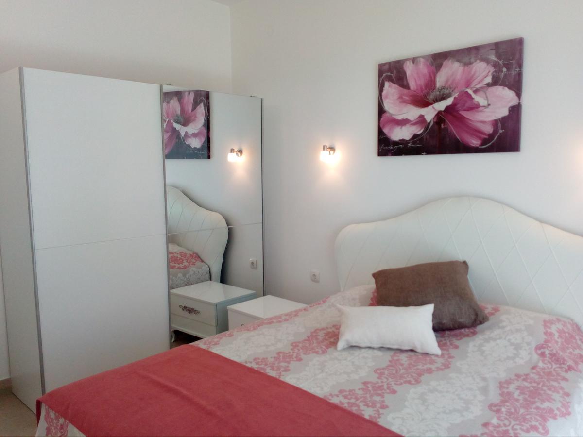 Apartments Slavica Jovanovic Sveti Stefan Exterior photo