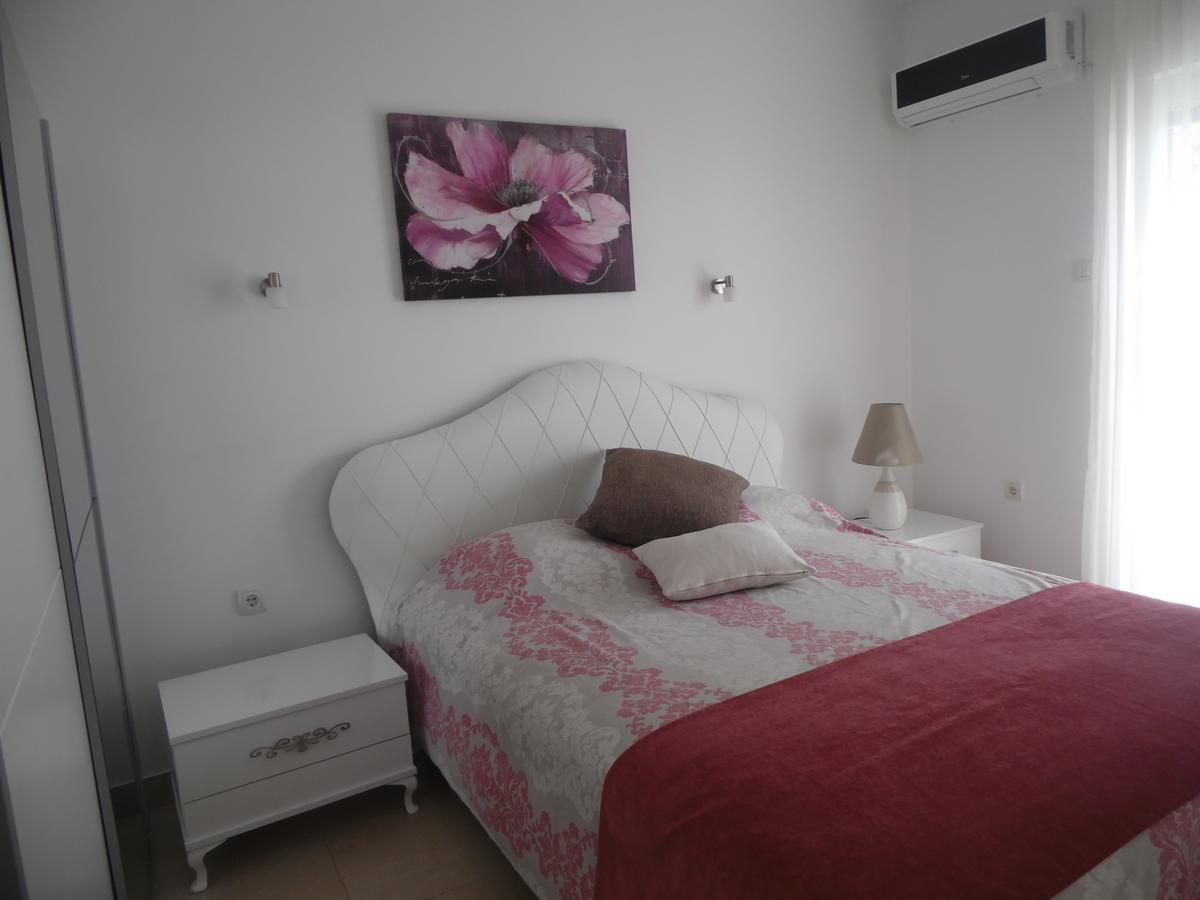 Apartments Slavica Jovanovic Sveti Stefan Exterior photo